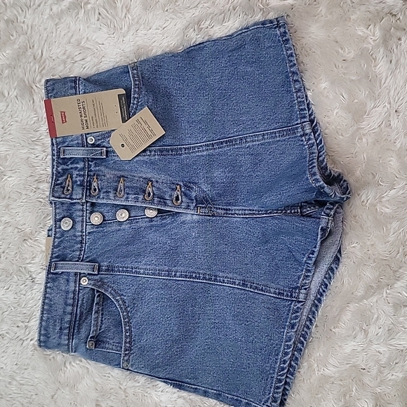 Levi's High Rise Seamed Denim Mom Shorts. - Picture 5 of 9